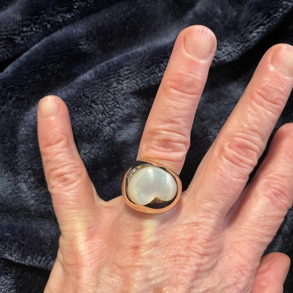 Gold Ring, 14kt with Beautiful Mother of Pearl HEART. 
This Gorgeous Dome Ring! - Picture 10 of 17